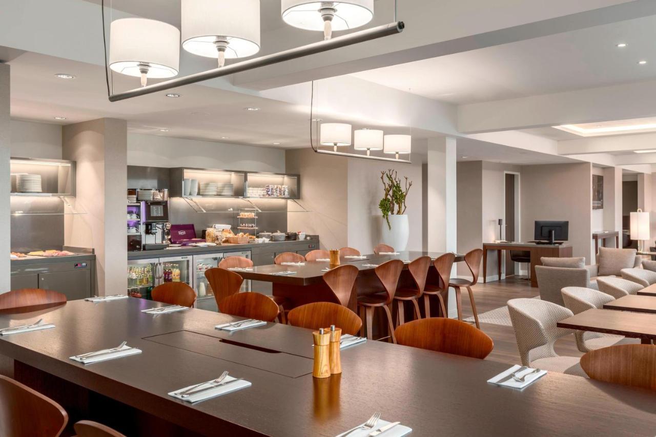 Executive Presidential Suite Lounge Access
