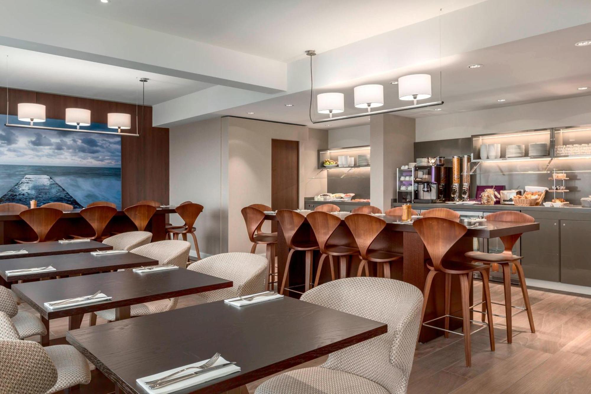 Executive Presidential Suite Lounge Access